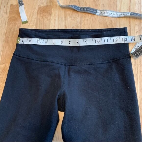 Lululemon Black Capri Tights size 6 - Picture 8 of 9